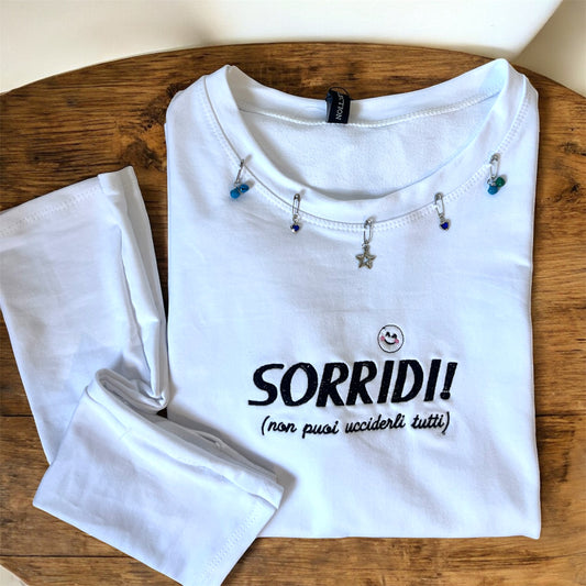 T-shirt con manicotti