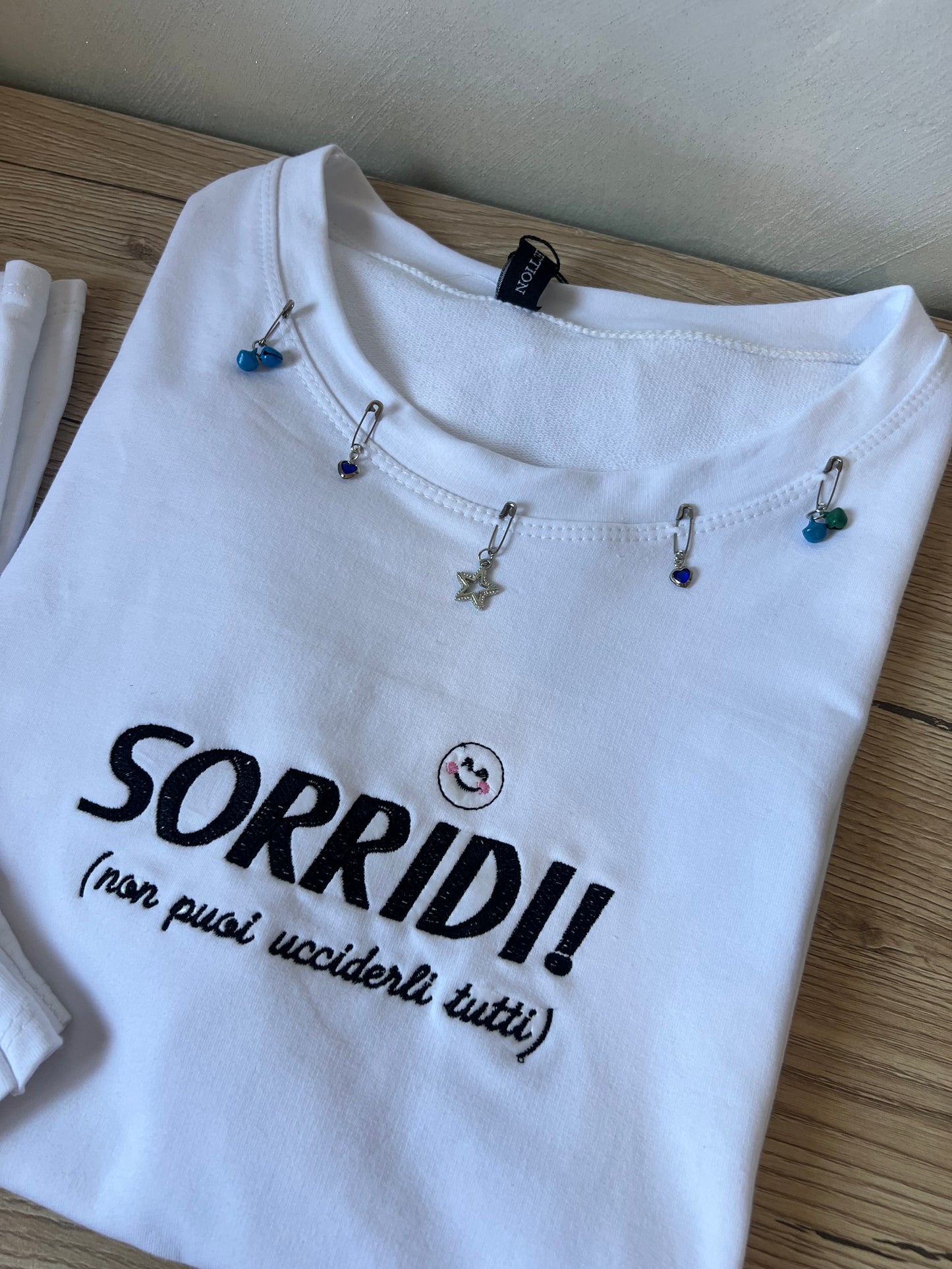 T-shirt con manicotti