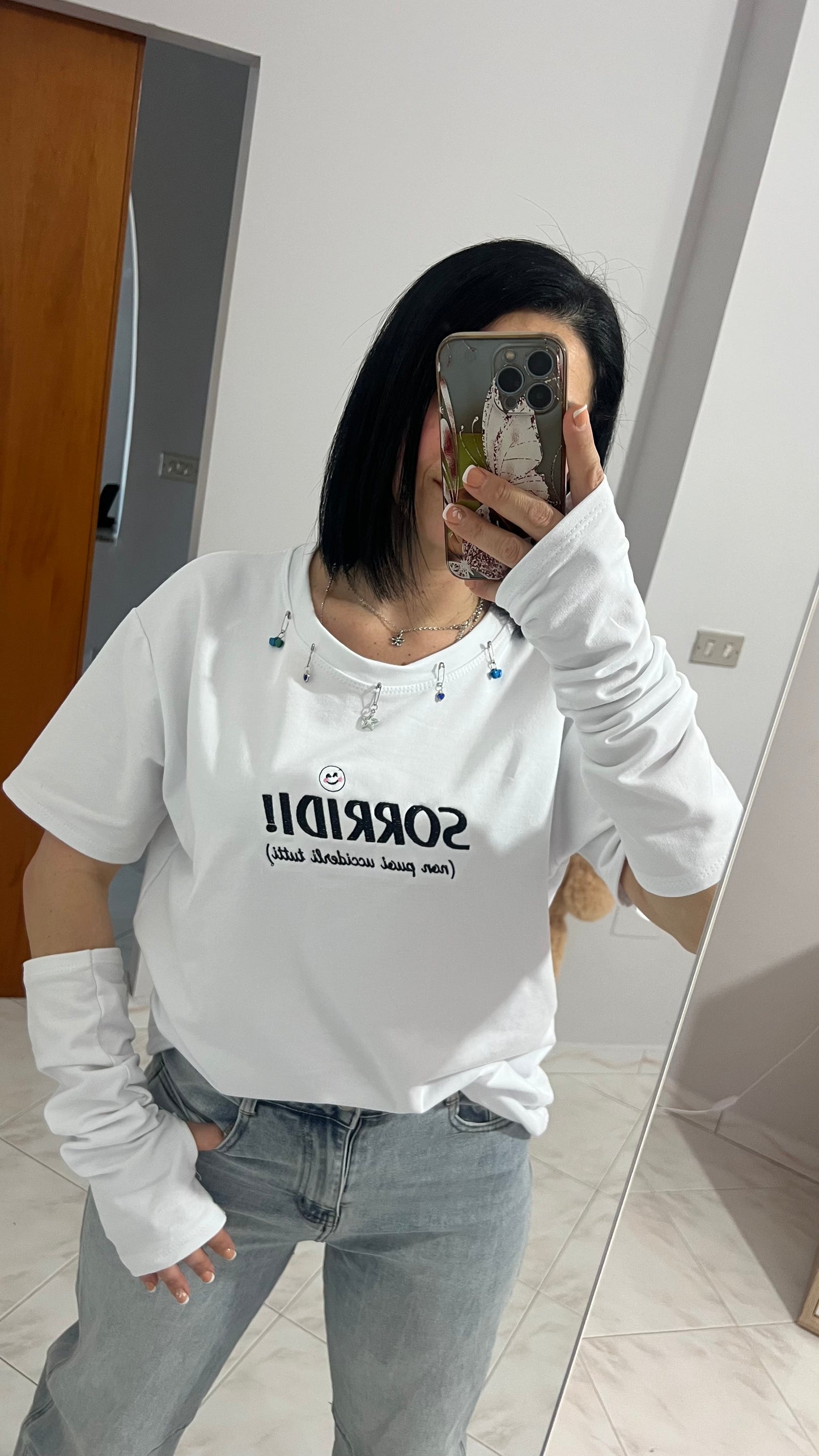 T-shirt con manicotti